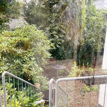 Traumhafte 3 Mit Garten Apartment BRE